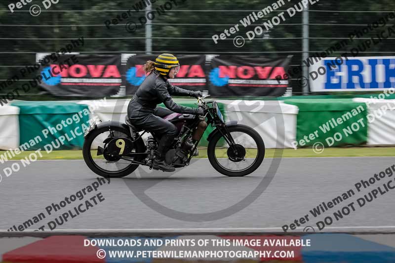 Vintage motorcycle club;eventdigitalimages;mallory park;mallory park trackday photographs;no limits trackdays;peter wileman photography;trackday digital images;trackday photos;vmcc festival 1000 bikes photographs